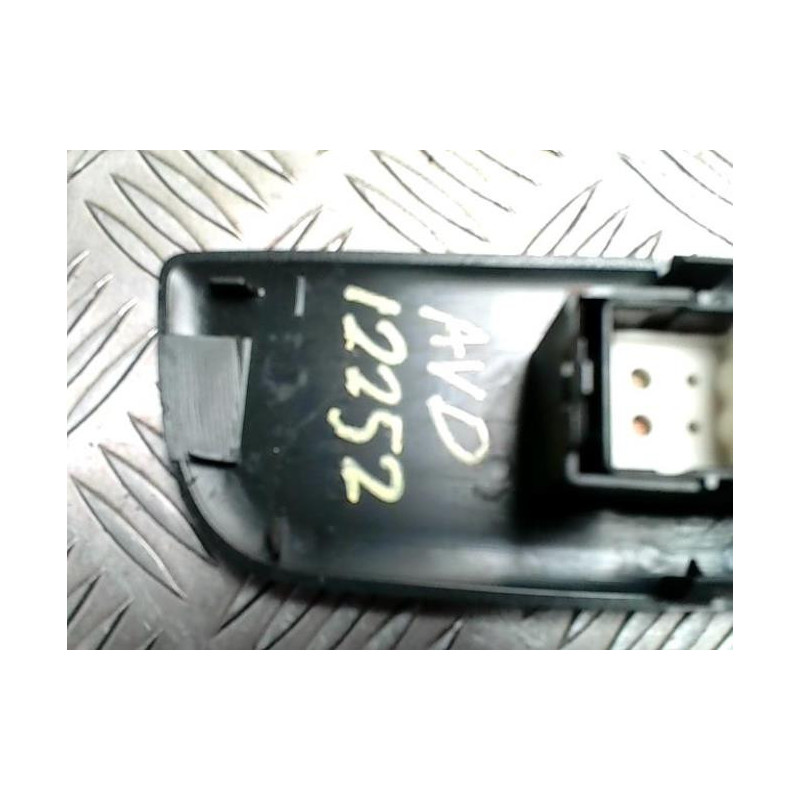 Interrupteur de leve vitre avant droit TOYOTA RAV4 2 PHASE 2 d’occasion