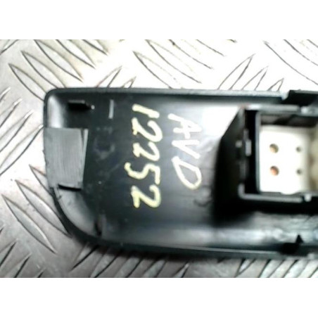 Interrupteur de leve vitre avant droit TOYOTA RAV4 2 PHASE 2 d’occasion