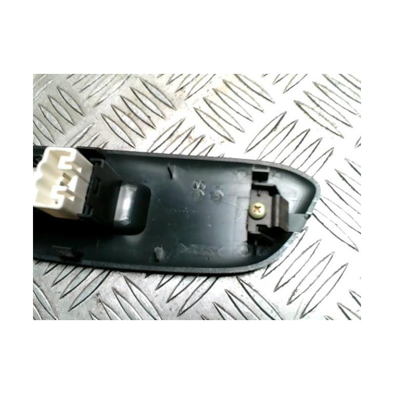 Interrupteur de leve vitre avant droit TOYOTA RAV4 2 PHASE 2 d’occasion