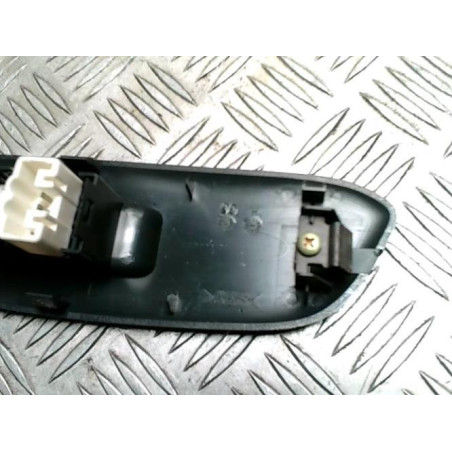 Interrupteur de leve vitre avant droit TOYOTA RAV4 2 PHASE 2 d’occasion
