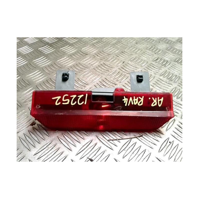 Feu arriere stop central TOYOTA RAV4 2 PHASE 2 d’occasion