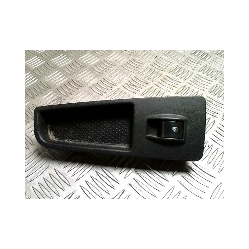 Interrupteur de leve vitre avant droit FIAT GRANDE PUNTO d’occasion