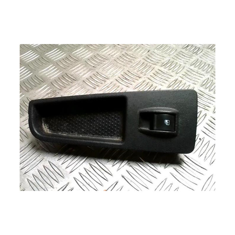 Interrupteur de leve vitre avant droit FIAT GRANDE PUNTO d’occasion