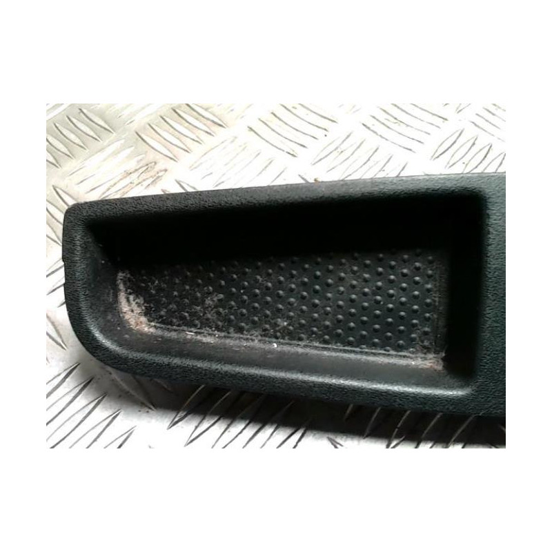Interrupteur de leve vitre avant droit FIAT GRANDE PUNTO d’occasion