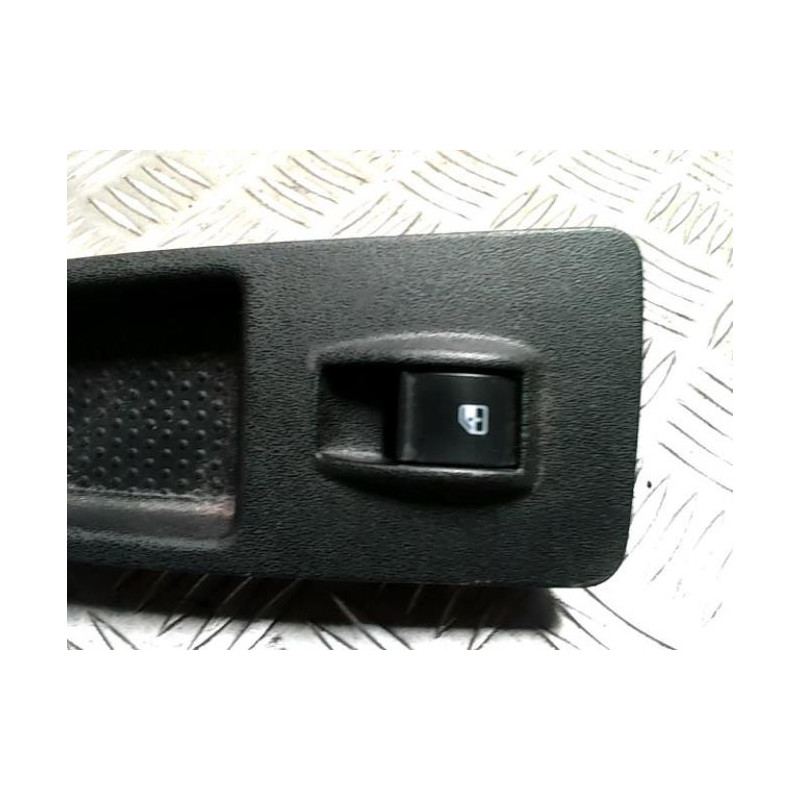 Interrupteur de leve vitre avant droit FIAT GRANDE PUNTO d’occasion