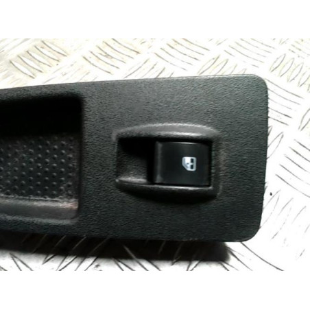 Interrupteur de leve vitre avant droit FIAT GRANDE PUNTO d’occasion