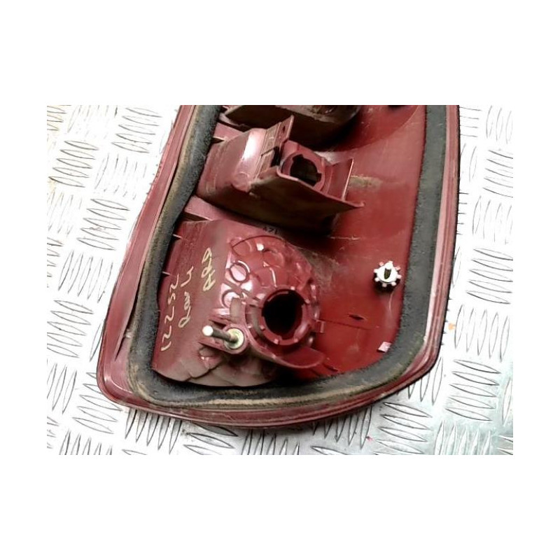 Feu arriere principal droit (feux) TOYOTA RAV4 2 PHASE 2 d’occasion