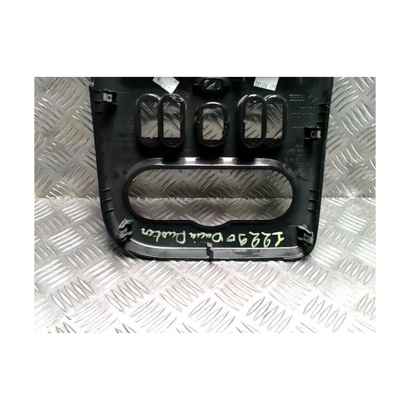 Facade autoradio DACIA DUSTER 1 PHASE 1 d’occasion