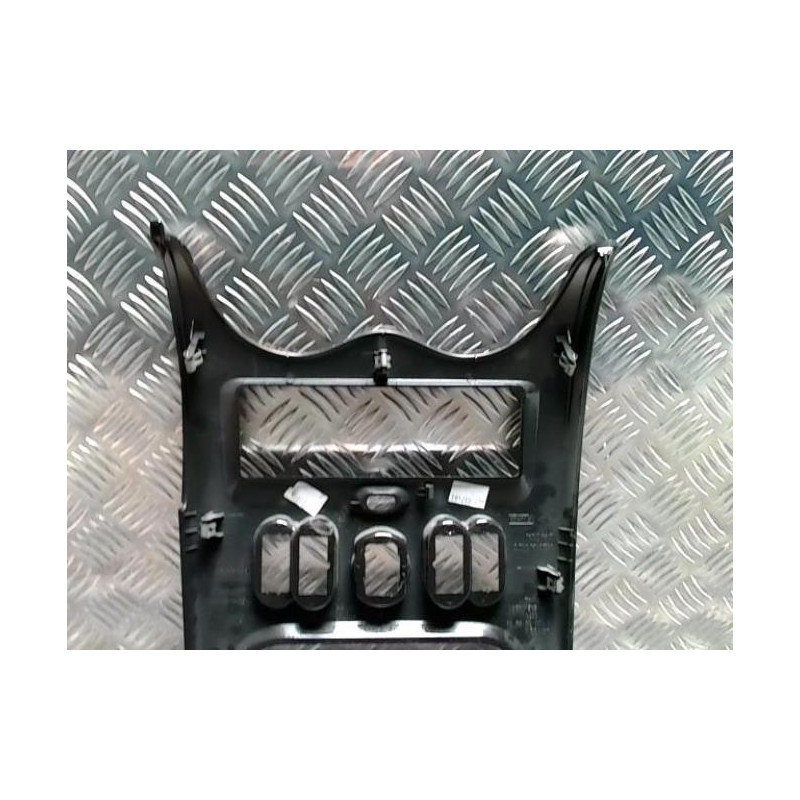 Facade autoradio DACIA DUSTER 1 PHASE 1 d’occasion
