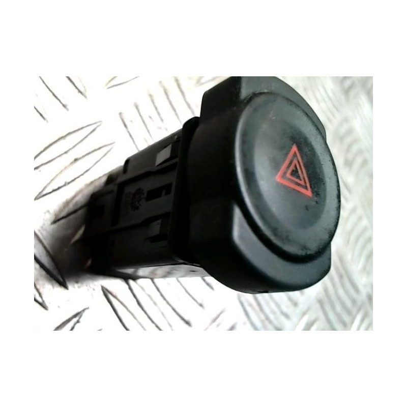 Bouton de warning DACIA DUSTER 1 PHASE 1 d’occasion