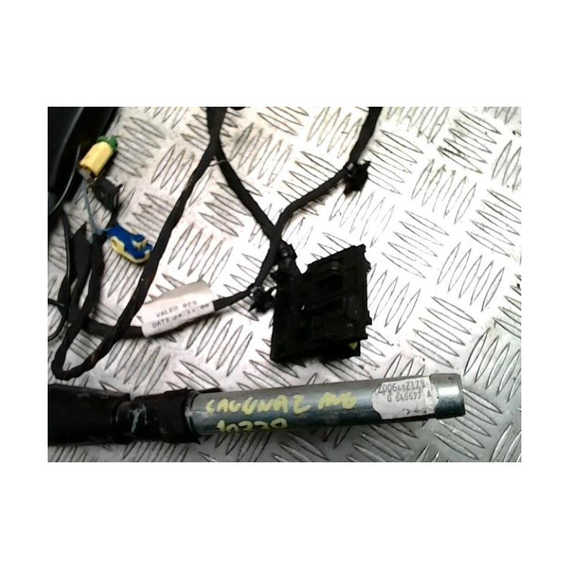 Attache ceinture avant gauche RENAULT LAGUNA 2 PHASE 2 d’occasion