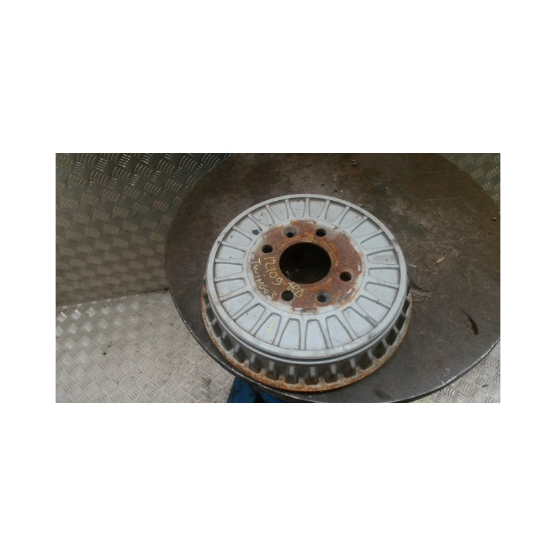 Tambour arriere droit RENAULT TWINGO 3 PHASE 1 d’occasion