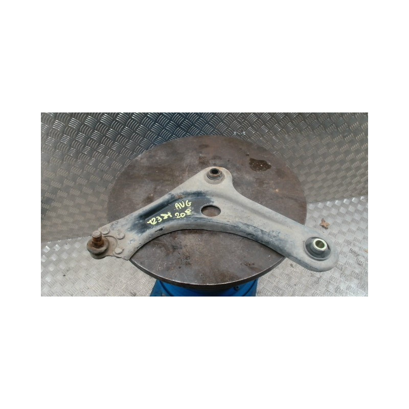 Triangle avant gauche PEUGEOT 208 1 PHASE 2 d’occasion
