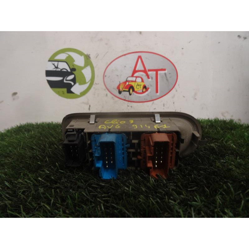 Interrupteur de leve vitre RENAULT CLIO III PHASE 1 d’occasion