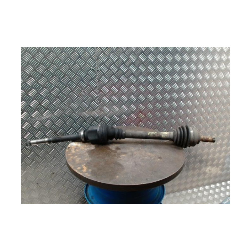 Cardan droit (transmission) PEUGEOT 207 PHASE 1 d’occasion