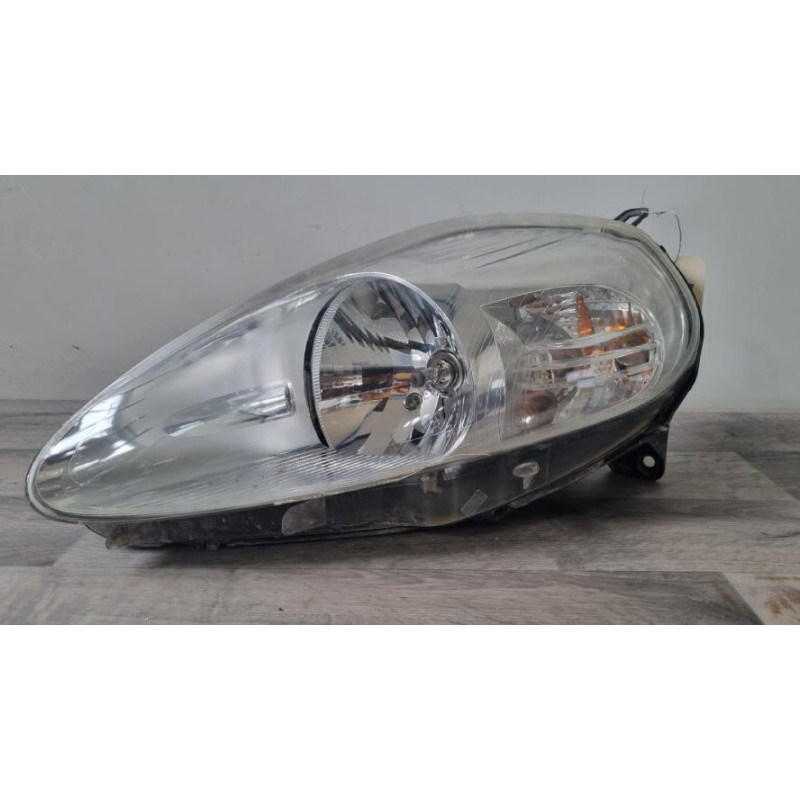 Optique avant principal gauche (feux)(phare) FIAT GRANDE PUNTO d’occasion