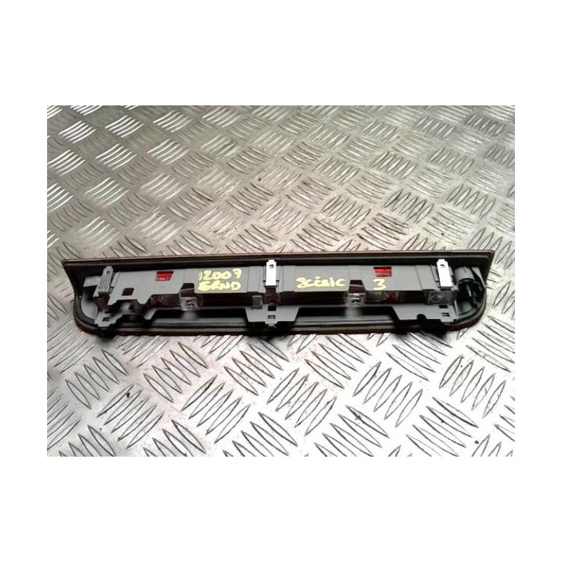 Feu arriere stop central RENAULT GRAND SCENIC 3 PHASE 1 d’occasion