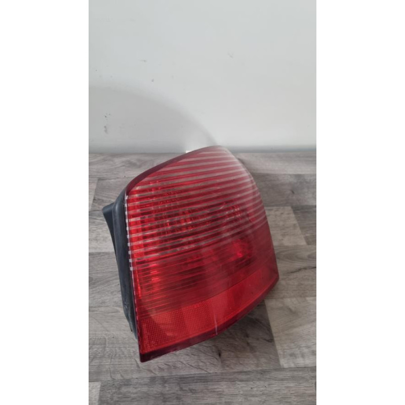 Feu arriere principal droit (feux) PEUGEOT 407 PHASE 1 BREAK d’occasion