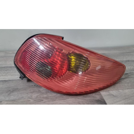Feu arriere principal droit (feux) PEUGEOT 206 PHASE 2 CABRIOLET d’occasion