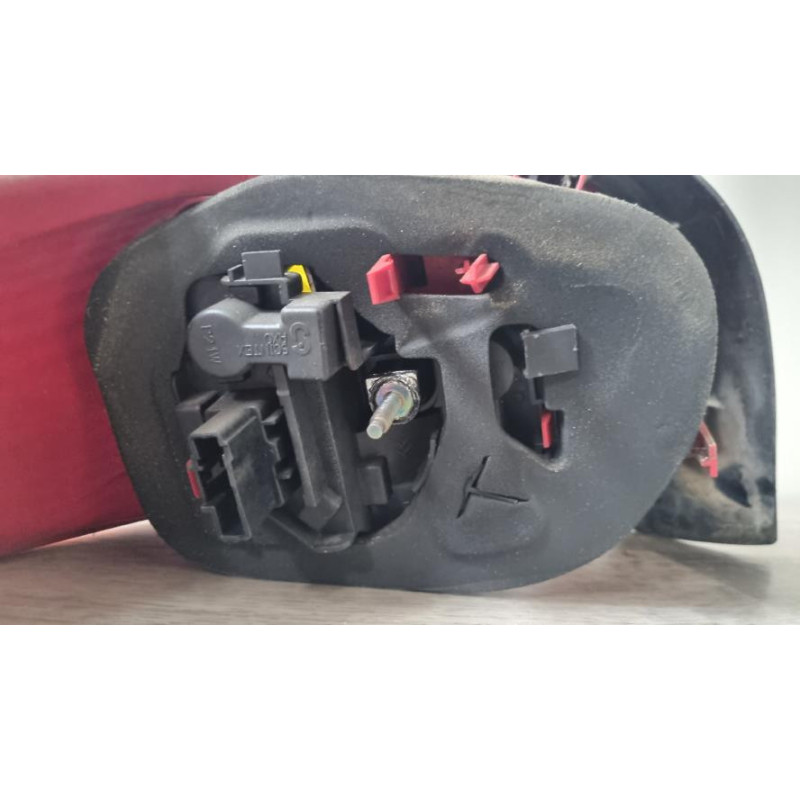 Feu arriere principal droit (feux) PEUGEOT 206 PHASE 2 CABRIOLET d’occasion