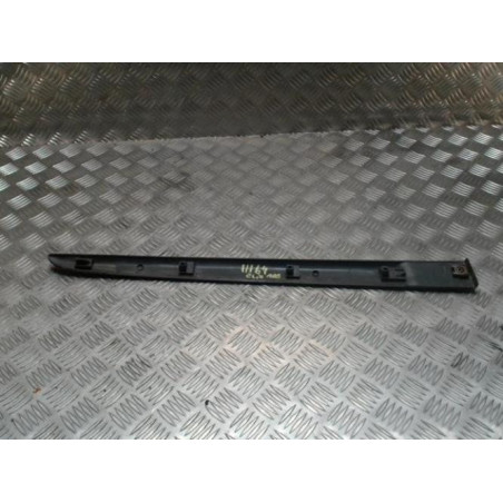 Baguette de porte arriere gauche  RENAULT CLIO 3 PHASE 1 d’occasion