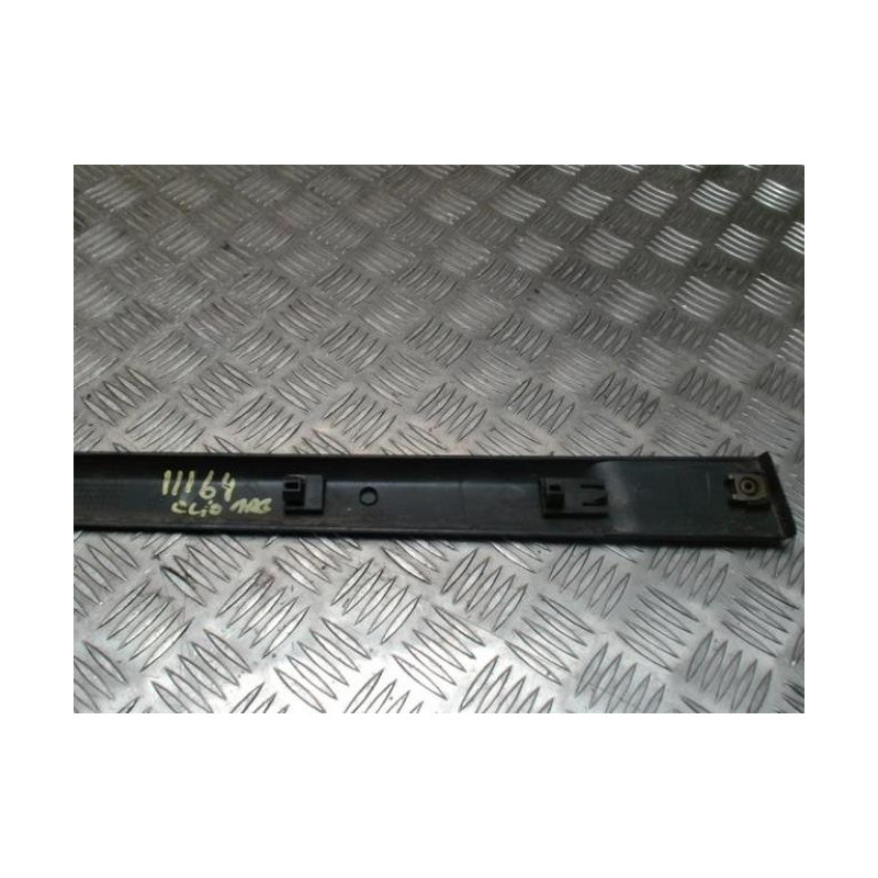 Baguette de porte arriere gauche  RENAULT CLIO 3 PHASE 1 d’occasion