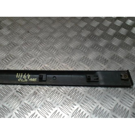 Baguette de porte arriere gauche  RENAULT CLIO 3 PHASE 1 d’occasion