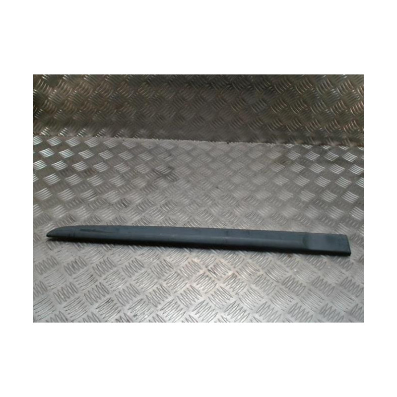 Baguette de porte arriere gauche  RENAULT CLIO 3 PHASE 1 d’occasion