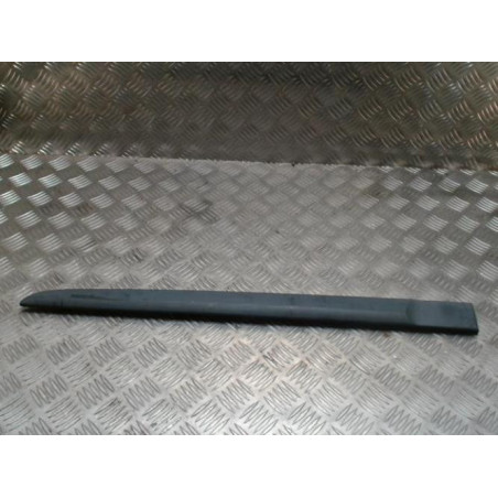 Baguette de porte arriere gauche  RENAULT CLIO 3 PHASE 1 d’occasion