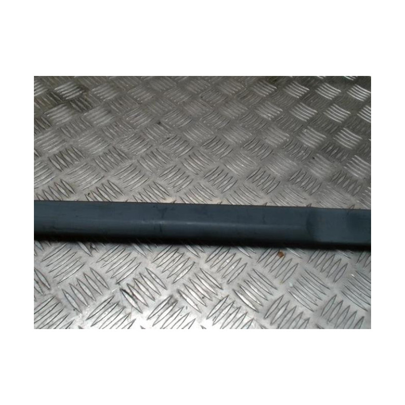 Baguette de porte arriere gauche  RENAULT CLIO 3 PHASE 1 d’occasion