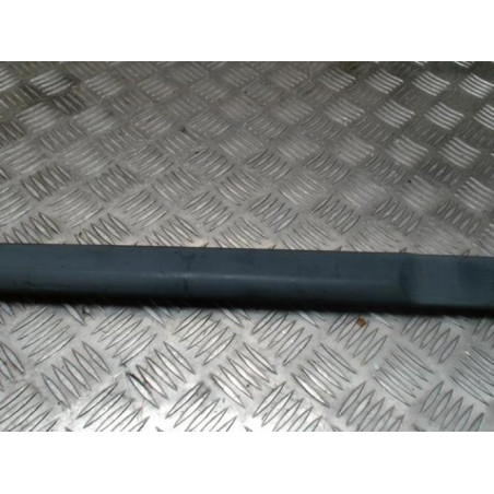 Baguette de porte arriere gauche  RENAULT CLIO 3 PHASE 1 d’occasion