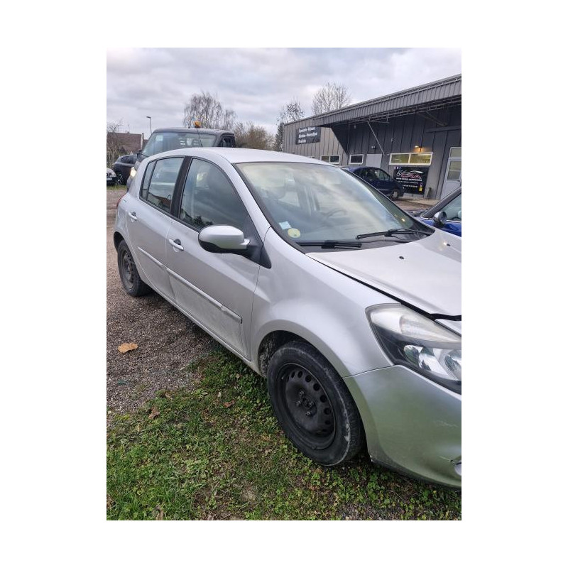 Anti brouillard arriere droit RENAULT CLIO 3 PHASE 2 d’occasion