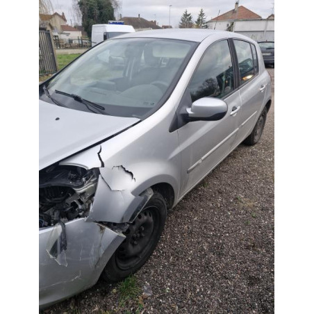 Anti brouillard arriere droit RENAULT CLIO 3 PHASE 2 d’occasion