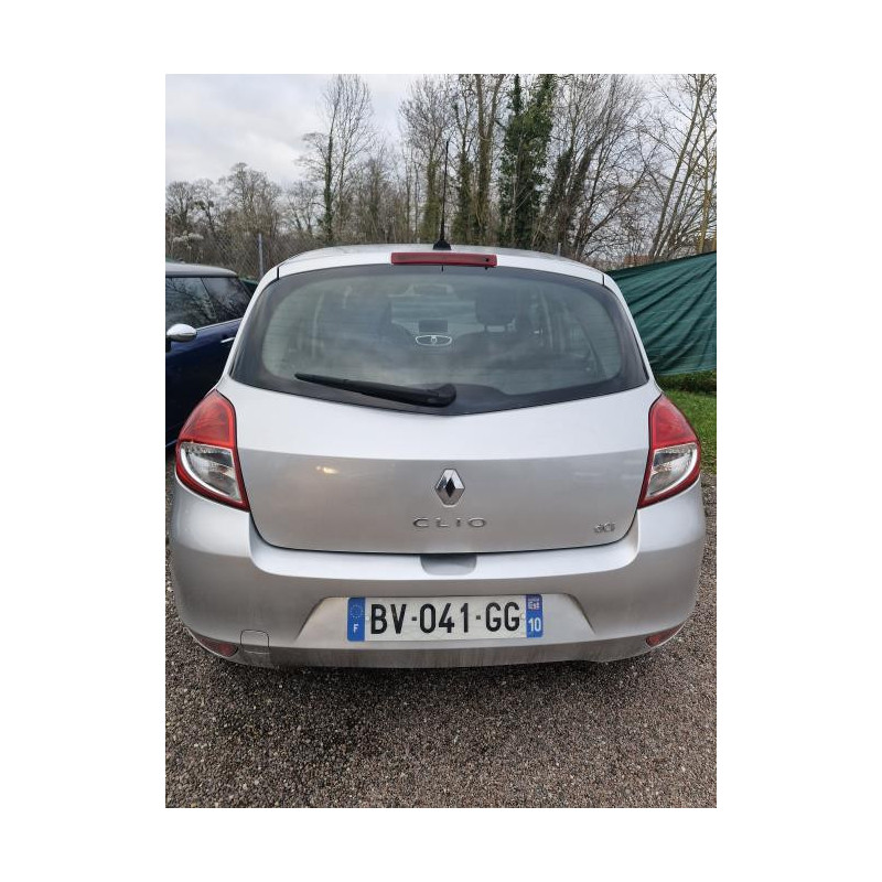 Anti brouillard arriere droit RENAULT CLIO 3 PHASE 2 d’occasion