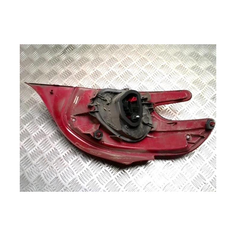 Feu arriere principal droit (feux) PEUGEOT 208 1 PHASE 1 d’occasion