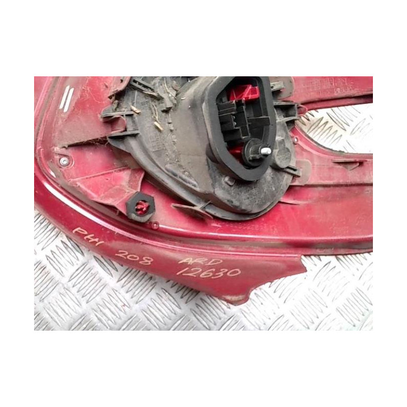 Feu arriere principal droit (feux) PEUGEOT 208 1 PHASE 1 d’occasion