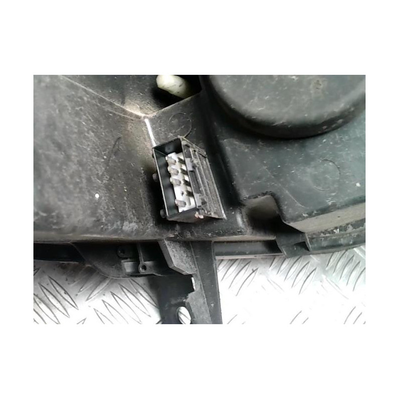 Optique avant principal gauche (feux)(phare) PEUGEOT 407 PHASE 1 BREAK d’occasion