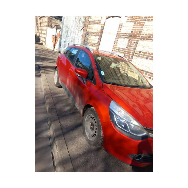 Pare boue avant droit RENAULT CLIO 4 PHASE 1 BREAK d’occasion