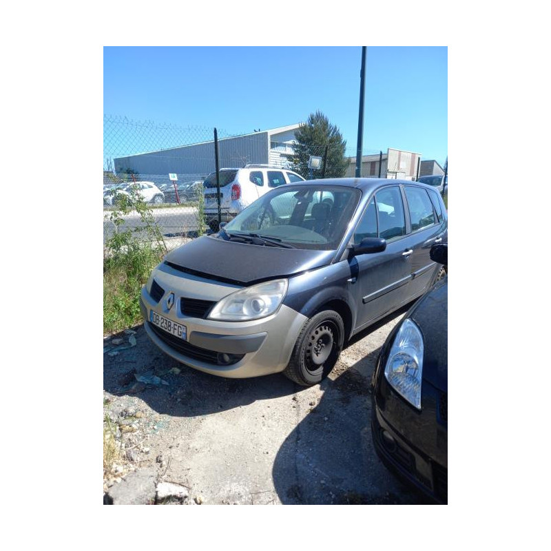 Pare boue avant droit RENAULT SCENIC 2 PHASE 2 d’occasion