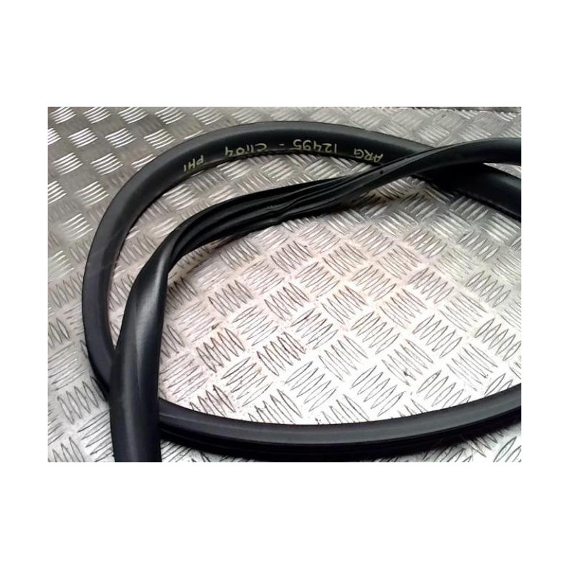 Joint de porte arriere gauche RENAULT CLIO 4 PHASE 1 d’occasion