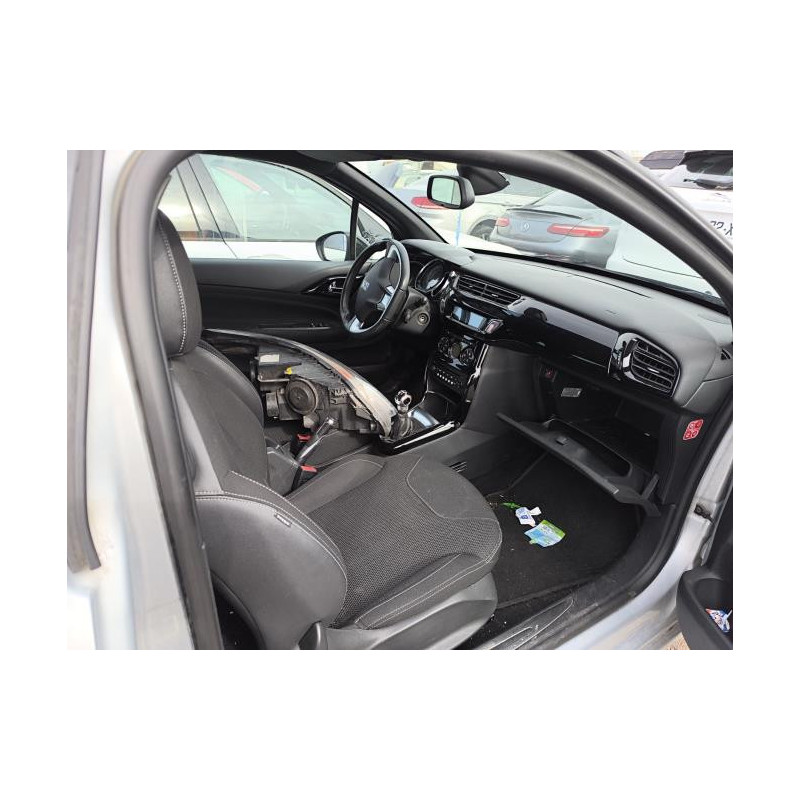 Panneau de porte avant droit CITROEN DS3 PHASE 1 d’occasion
