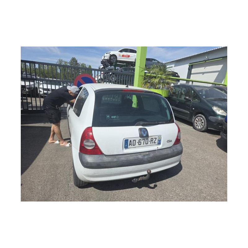 Baie de pare brise RENAULT CLIO 2 PHASE 2 d’occasion