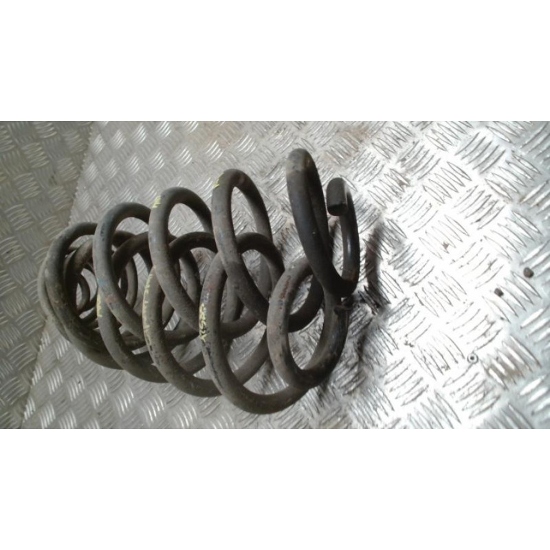 Ressort de suspension arriere PEUGEOT EXPERT 3 PHASE 1 d’occasion