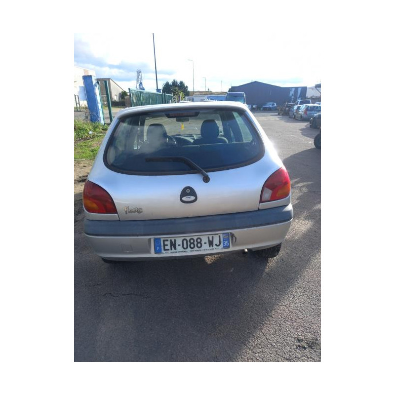 Platine feu arriere gauche FORD FIESTA 4 PHASE 2 d’occasion