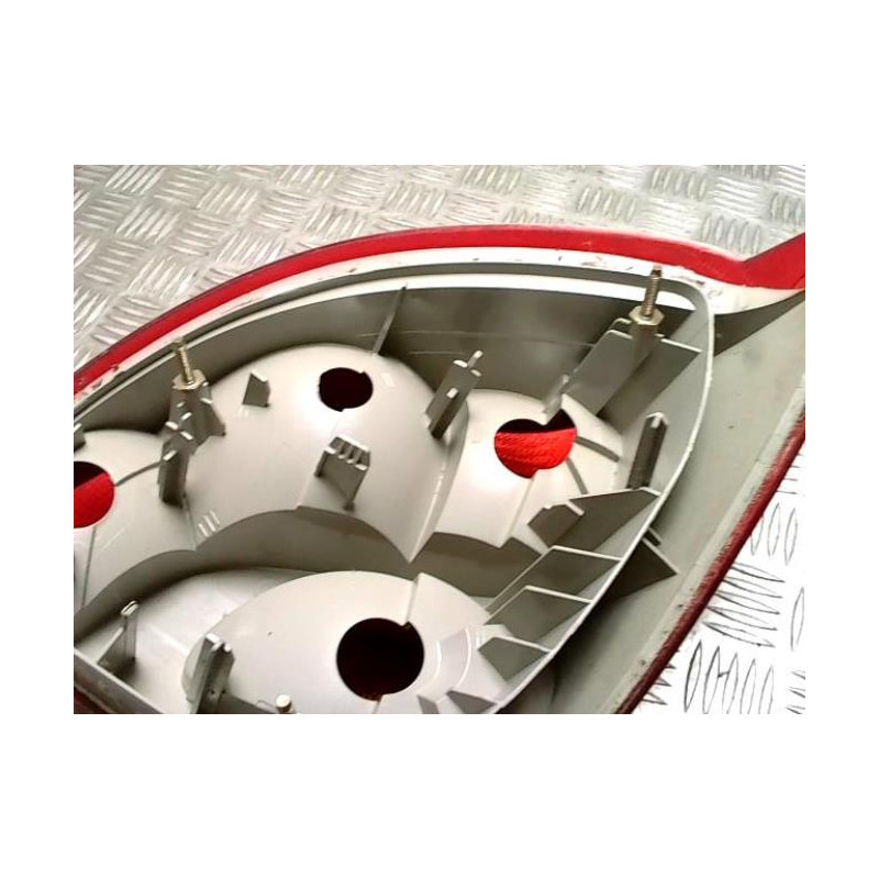 Feu arriere principal gauche (feux) FORD FIESTA 4 PHASE 1 d’occasion