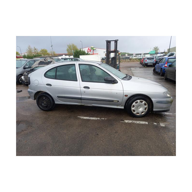 Feu arriere principal droit (feux) RENAULT MEGANE 1 PHASE 1 d’occasion