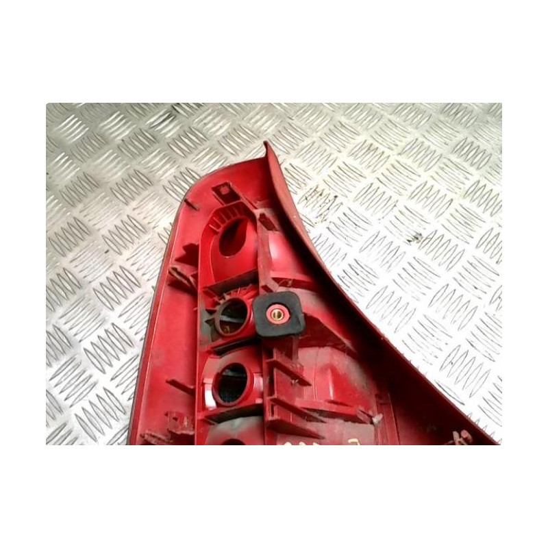 Feu arriere principal droit (feux) RENAULT CLIO 2 PHASE 1 d’occasion