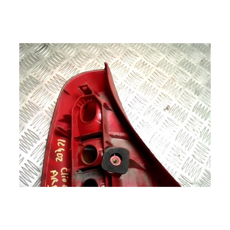 Feu arriere principal droit (feux) RENAULT CLIO 2 PHASE 1 d’occasion