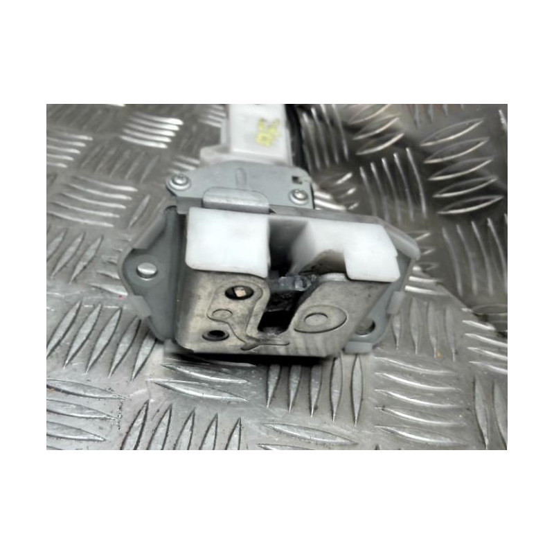 Serrure de hayon SUZUKI SWIFT 3 d’occasion