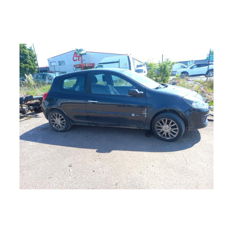 Feu arriere stop central RENAULT CLIO 3 PHASE 1 d’occasion